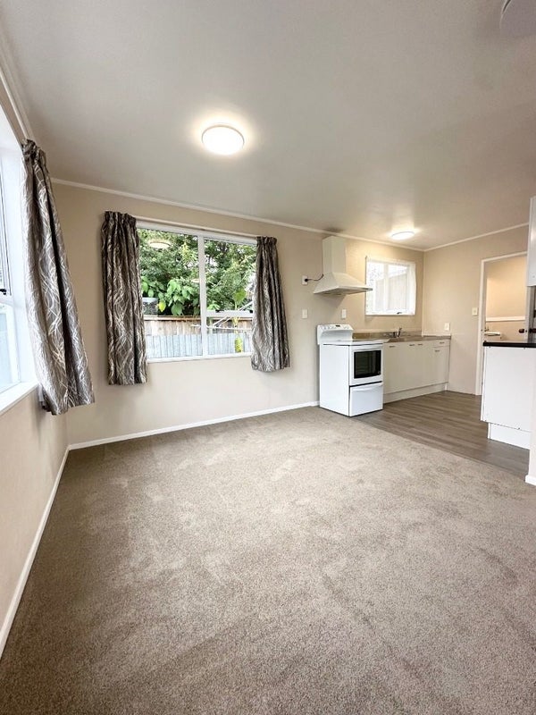1/6 Penion Drive, Flat Bush, Auckland - Carousel 2