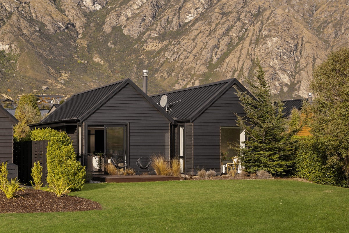 12 Fife Court, Jacks Point, Queenstown - Carousel 1