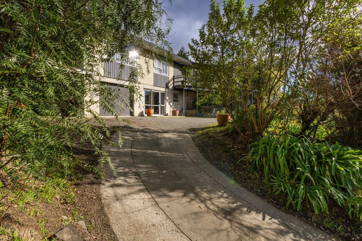 34 Tokomaru Drive, Havelock North, Havelock North - Carousel 1