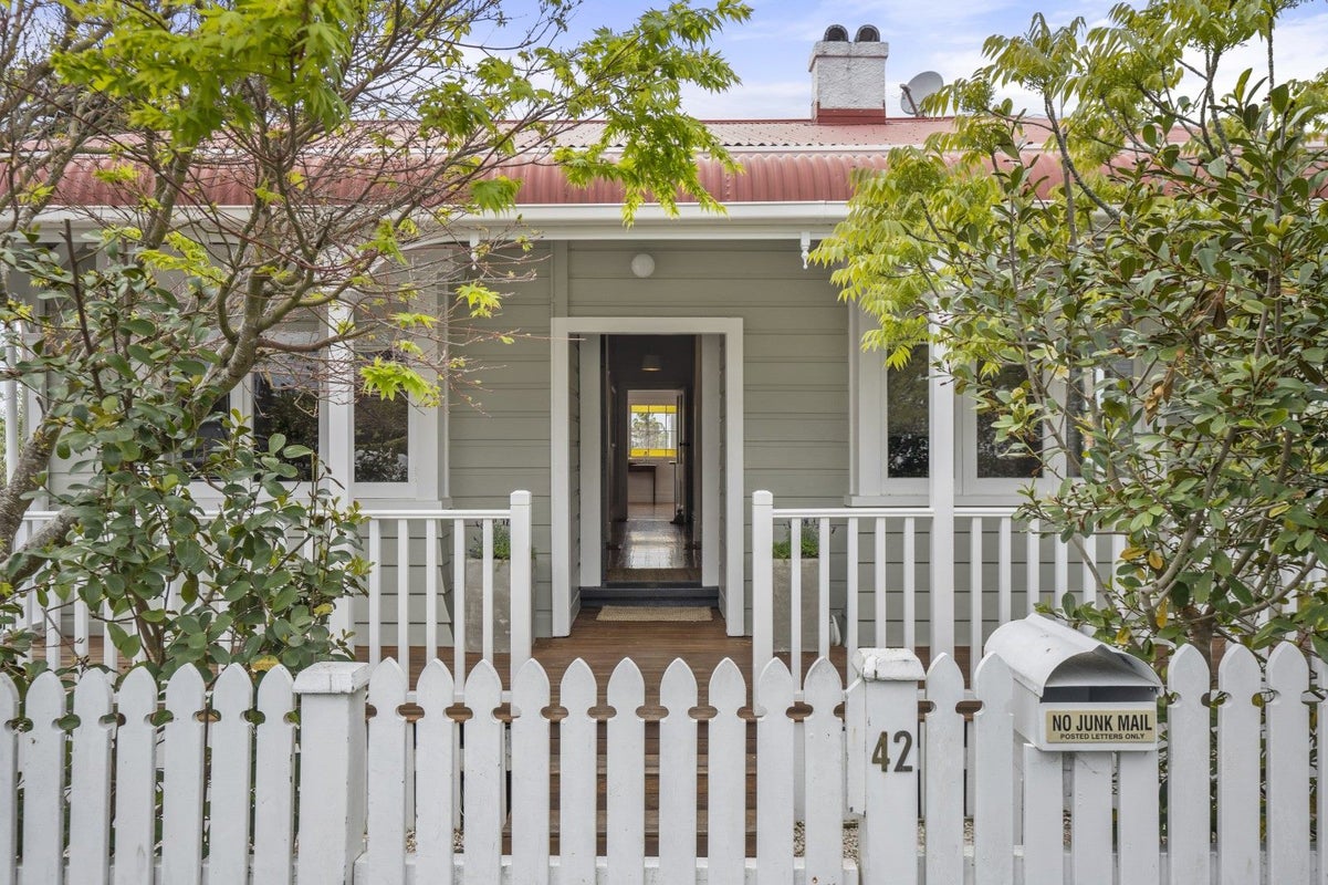 42 William Bond Street, Stanley Point, Auckland - Carousel 1