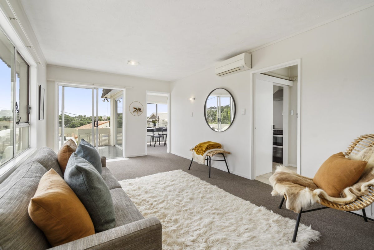 1/22 North Avenue, Narrow Neck, Auckland - Carousel 1