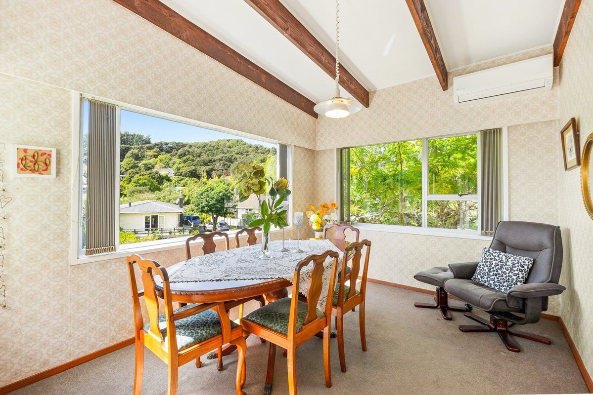 10 Deller Grove, Silverstream, Upper Hutt - Carousel 25