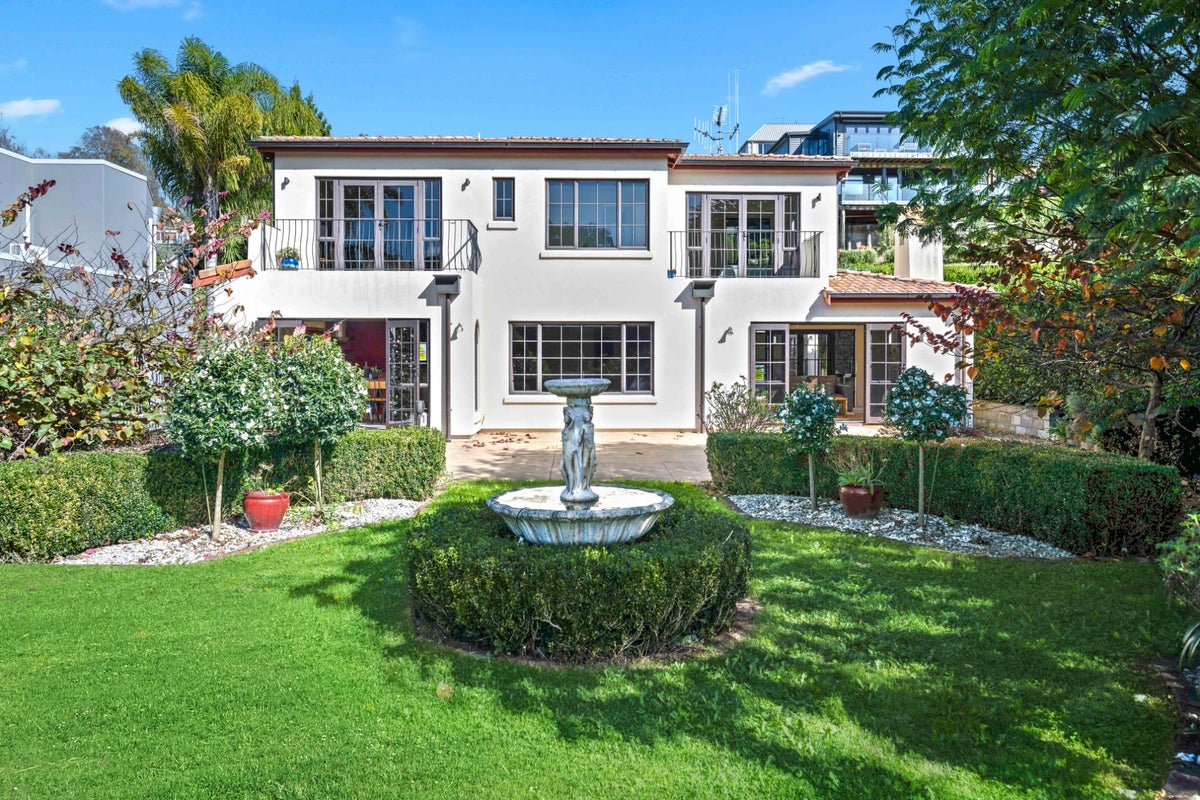 2B Rostrevor Street, Hamilton Central, Hamilton - Carousel 20