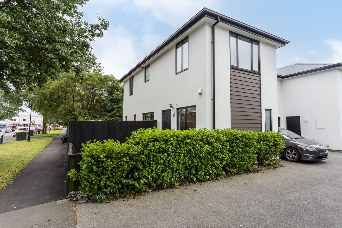 8 Defoe Place, Waltham, Christchurch - Carousel 2