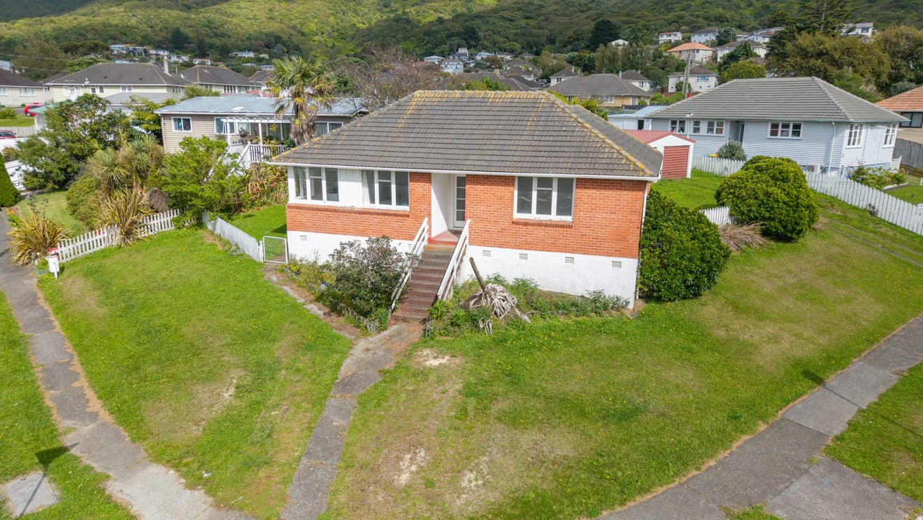 2 Hukatai Street, Elsdon, Porirua - Carousel 1