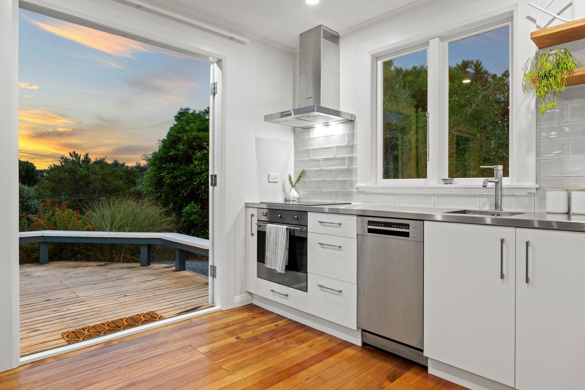 5 Tainui Street, Raumati Beach, Paraparaumu - Carousel 2
