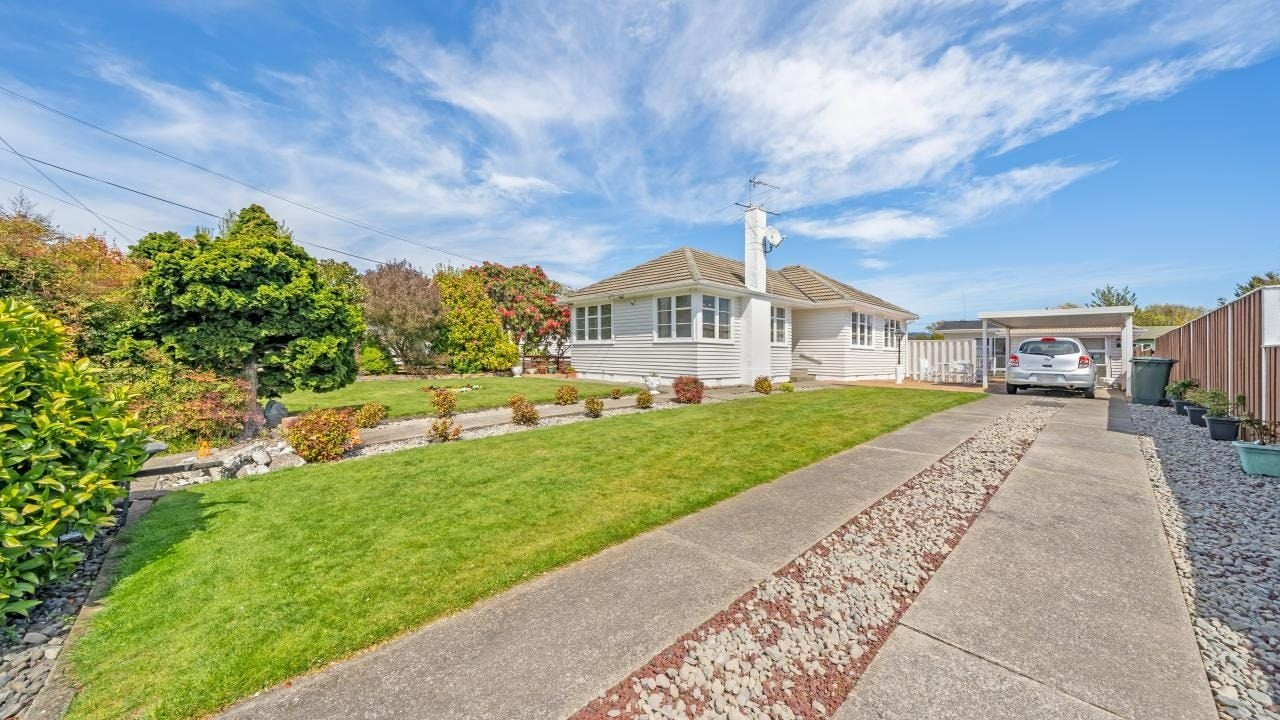18 Thackeray Street, Trentham, Upper Hutt - Carousel 1