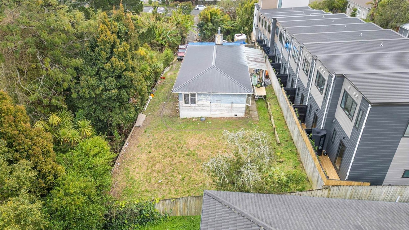 37 Brandon Road, Glen Eden, Auckland - Carousel 2