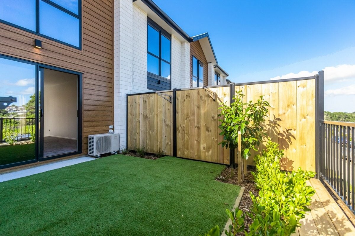 5/172 Don Buck Road, Massey, Auckland - Carousel 2