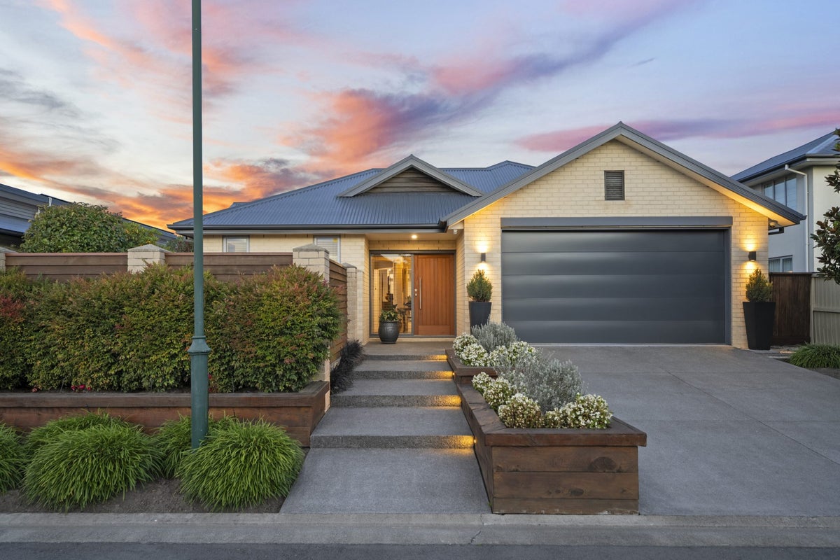10 Brookwater Avenue, Northwood, Christchurch - Carousel 1