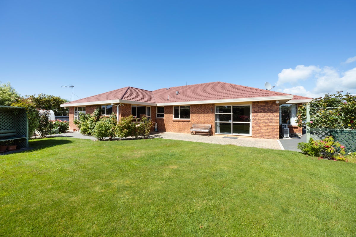 6 Hannah Place, Holmes Hill, Oamaru - Carousel 1