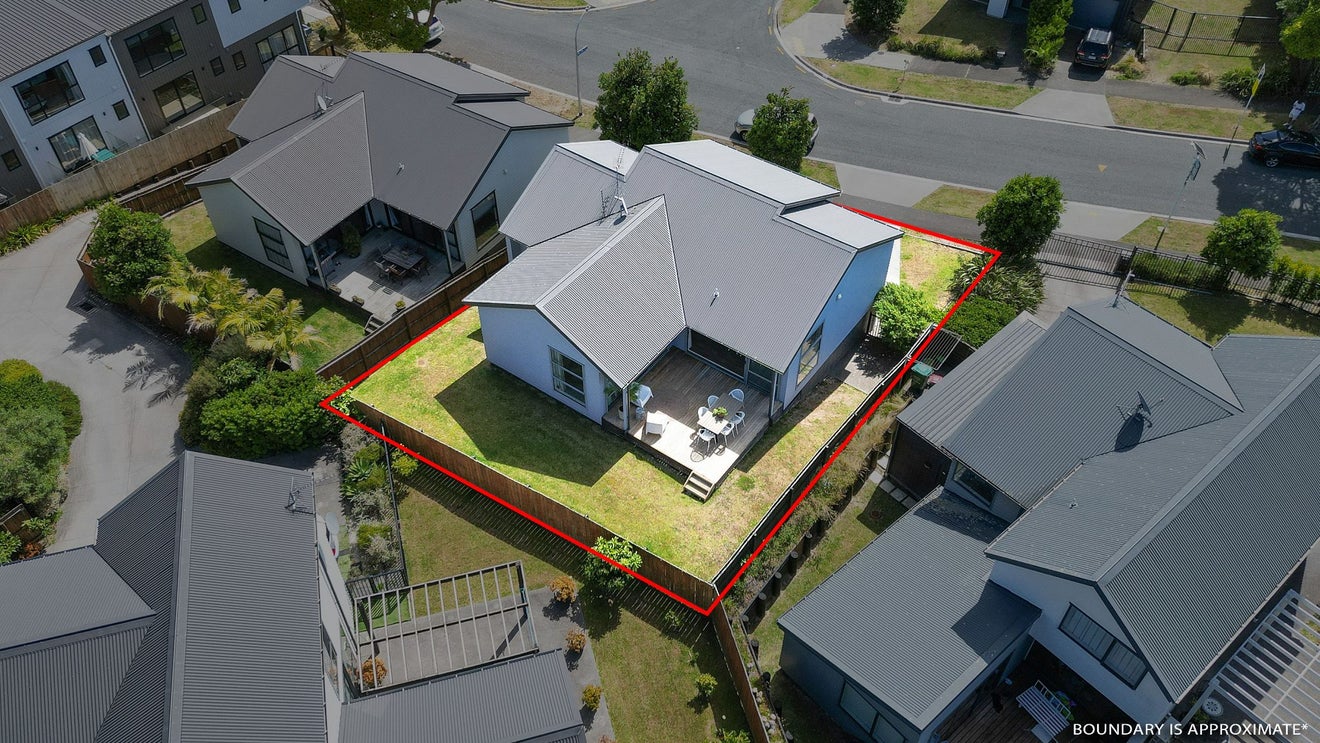 76 Castledine Crescent, Glen Innes, Auckland - Carousel 1