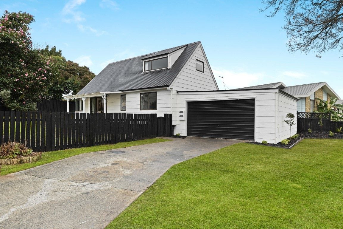 17 Caulfield Place, Nawton, Hamilton - Carousel 1