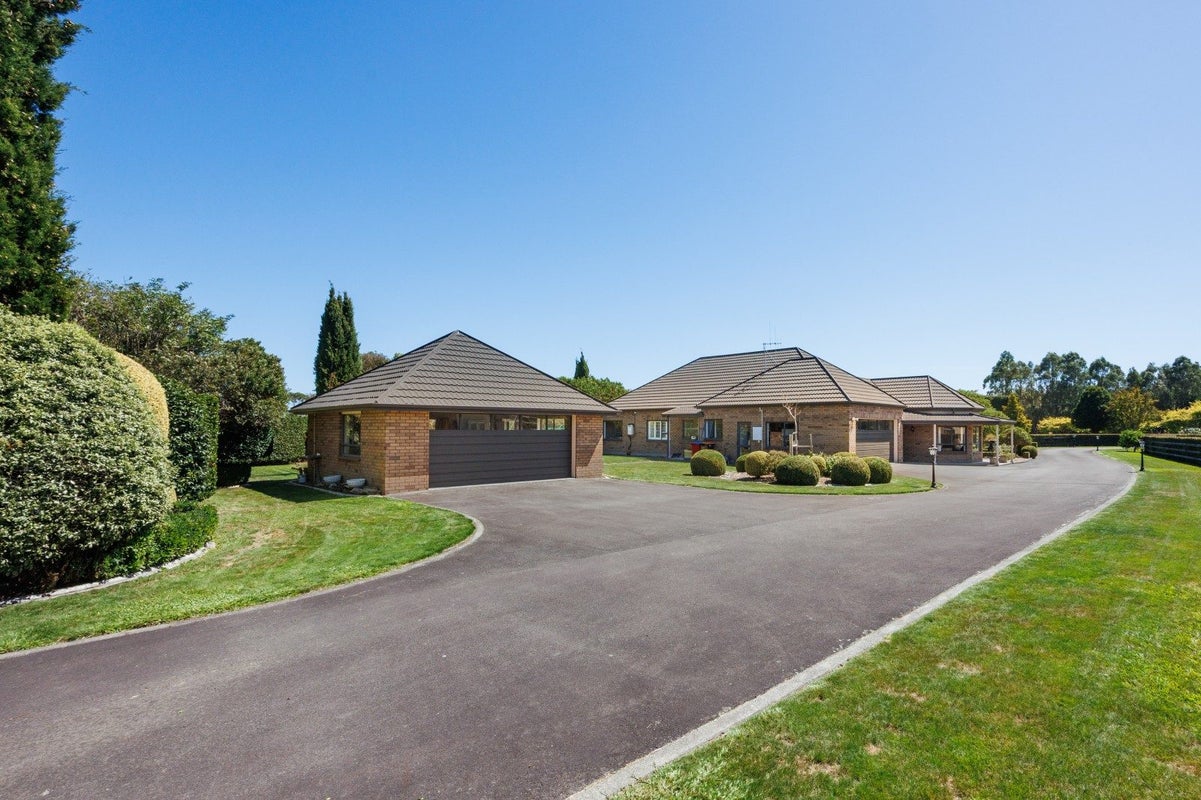 138 Valley Views, Fitzherbert, Palmerston North - Carousel 2
