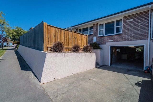 2 Puriri Street, Highfield, Timaru - Carousel 1