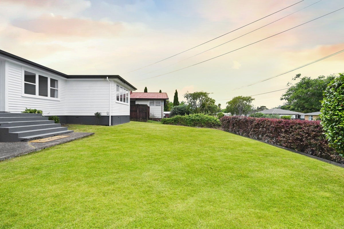 13 Minifie Avenue, Melville, Hamilton - Carousel 2