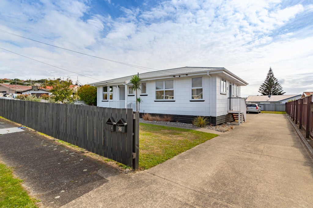 36 Whanga Crescent, Titahi Bay, Porirua - Carousel 1