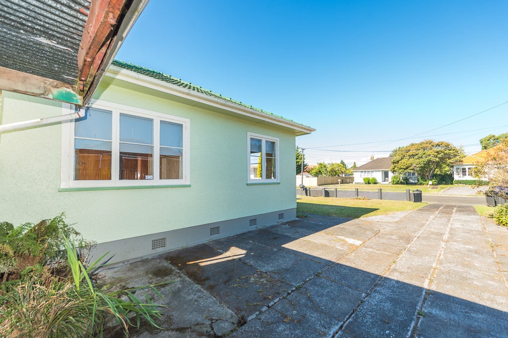 2 Matarawa Street, Whanganui East, Whanganui - Carousel 19