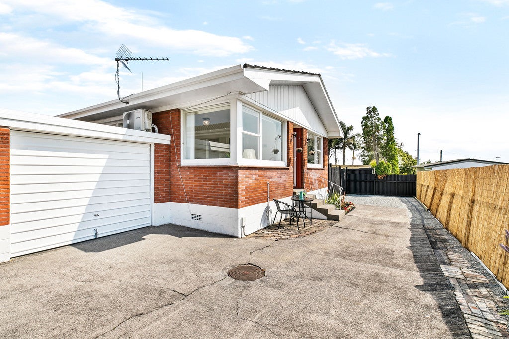 3/8 Russell Road, Manurewa, Auckland - Carousel 1