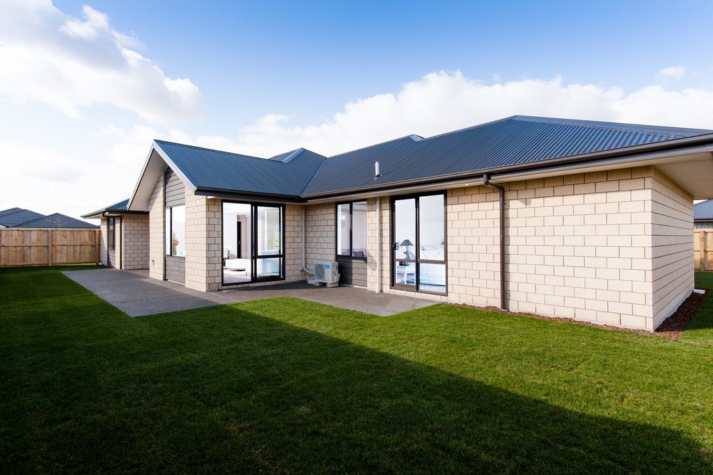 12 Josephine Crescent, Aidanfield, Christchurch - Carousel 1