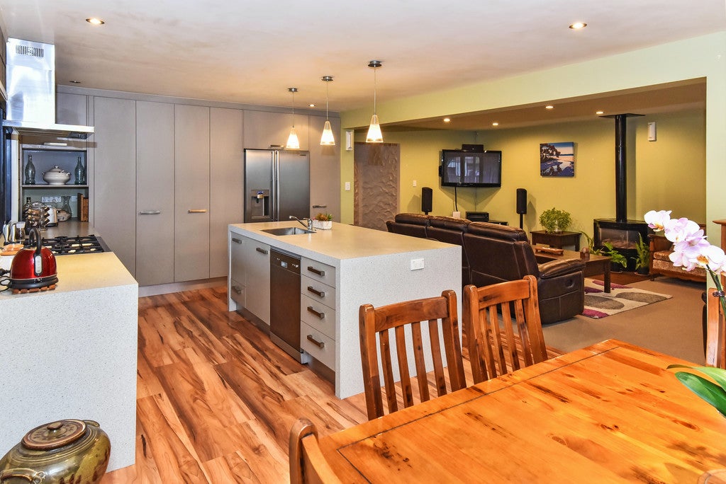 15 Corolu Place, Conifer Grove, Takanini - Carousel 2