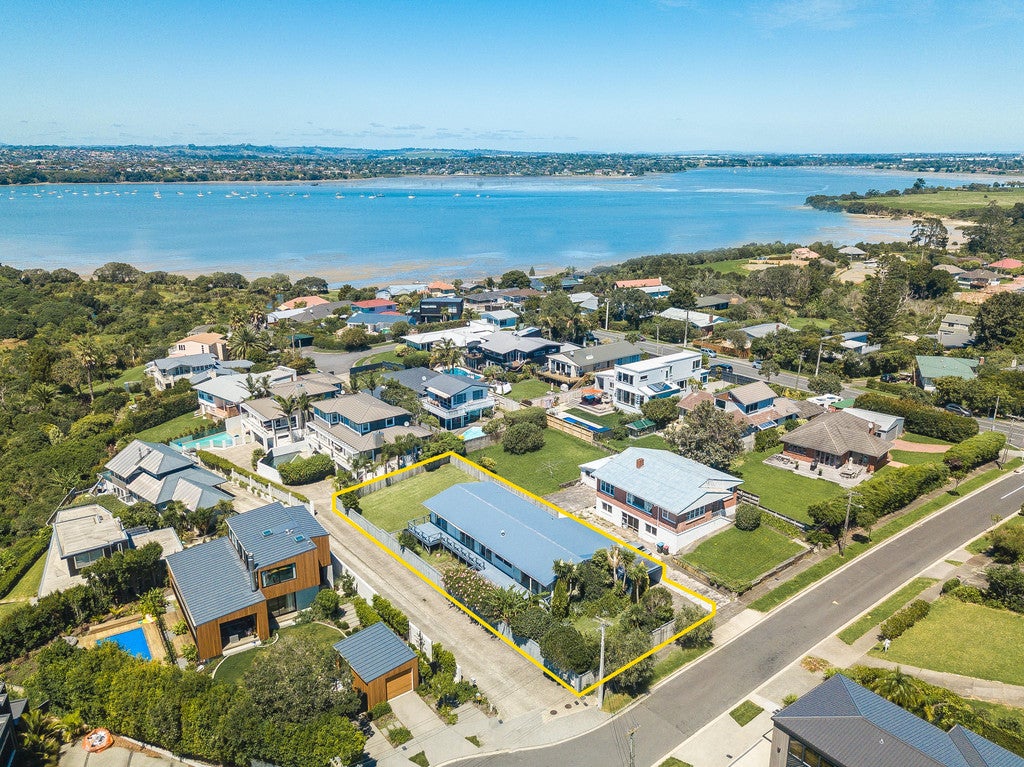 7 Calder Place, Wai o Taiki Bay, Auckland - Carousel 1
