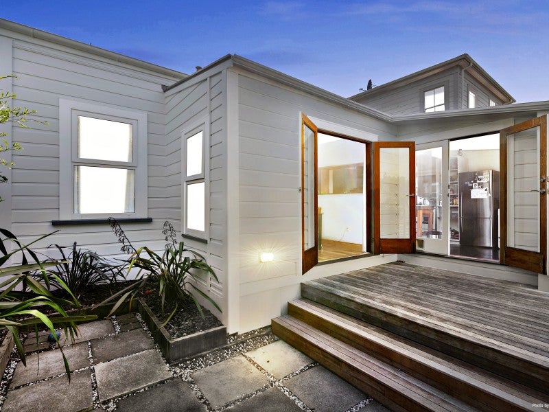 87 Te Wharepouri Street, Berhampore, Wellington - Carousel 1