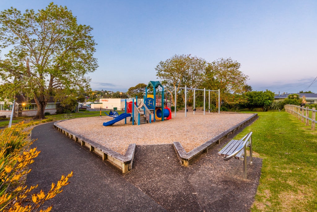 5A Barron Drive, Green Bay, Auckland - Carousel 21