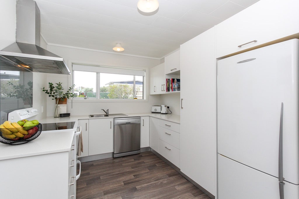 30 Nevada Drive, Merrilands, New Plymouth - Carousel 1