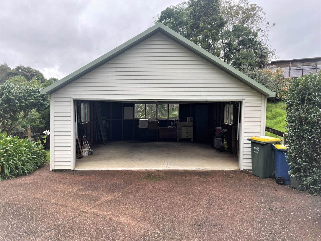 10 Jays Road, Titirangi, Auckland - Carousel 2