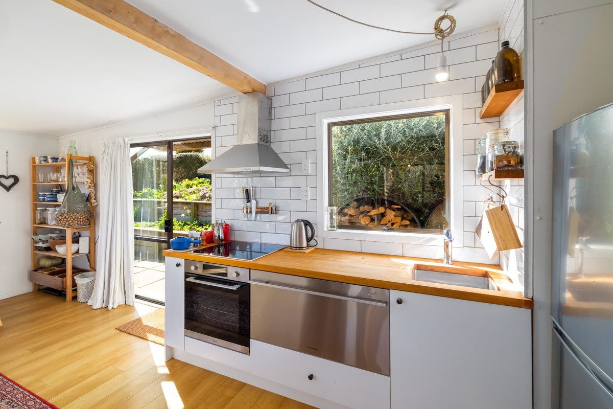 22 Marine Drive, Diamond Harbour, Lyttelton - Carousel 2