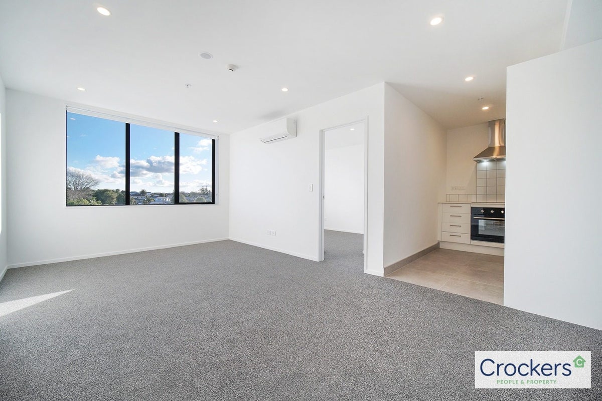 205/7 Rauemi Way, Te Atatu South, Auckland - Carousel 1