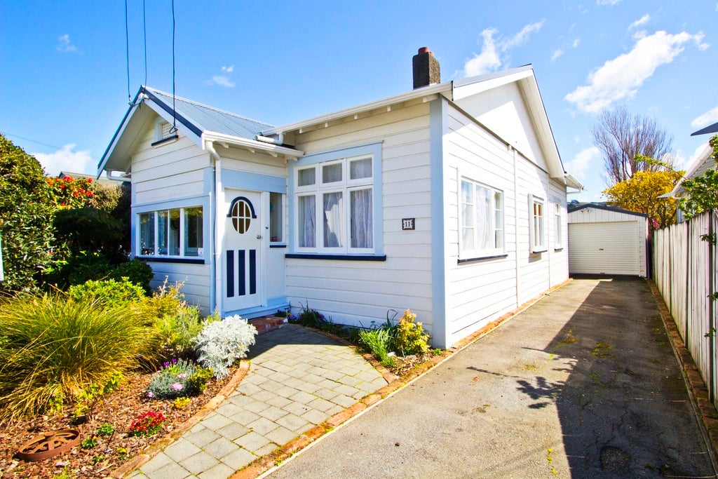 11 Plunket Avenue, Petone, Lower Hutt - Carousel 1