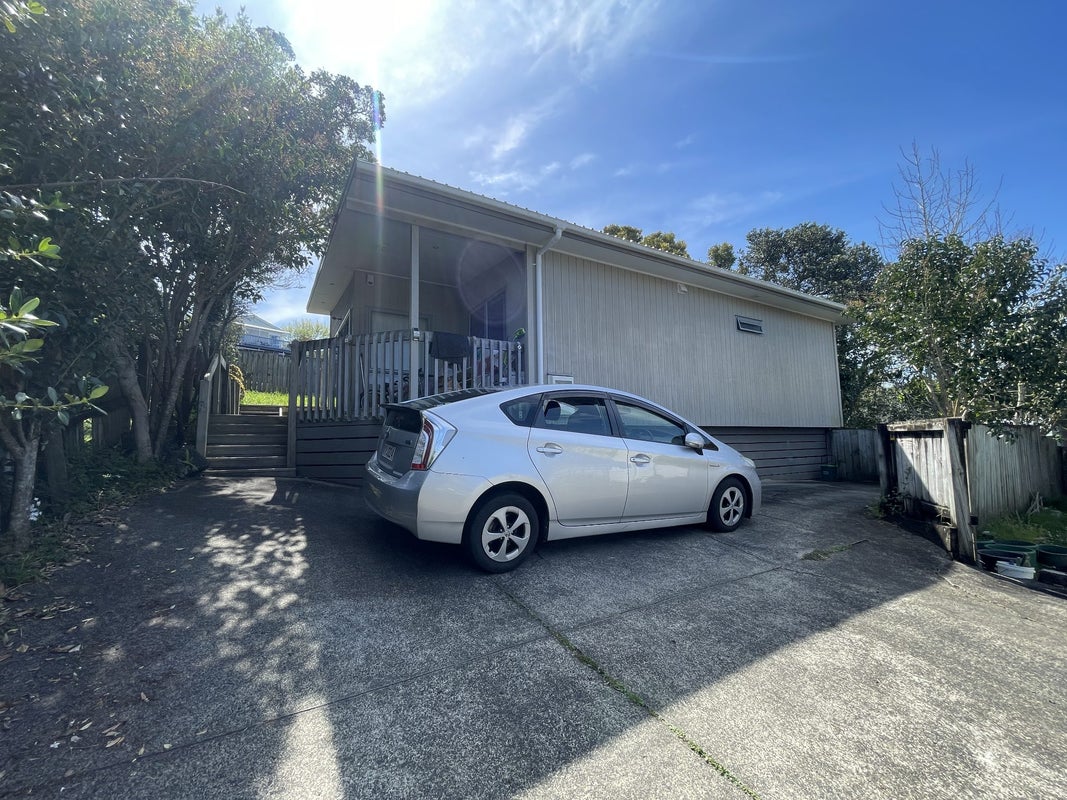 10 Jonathan Place, Sunnynook, Auckland - Carousel 1