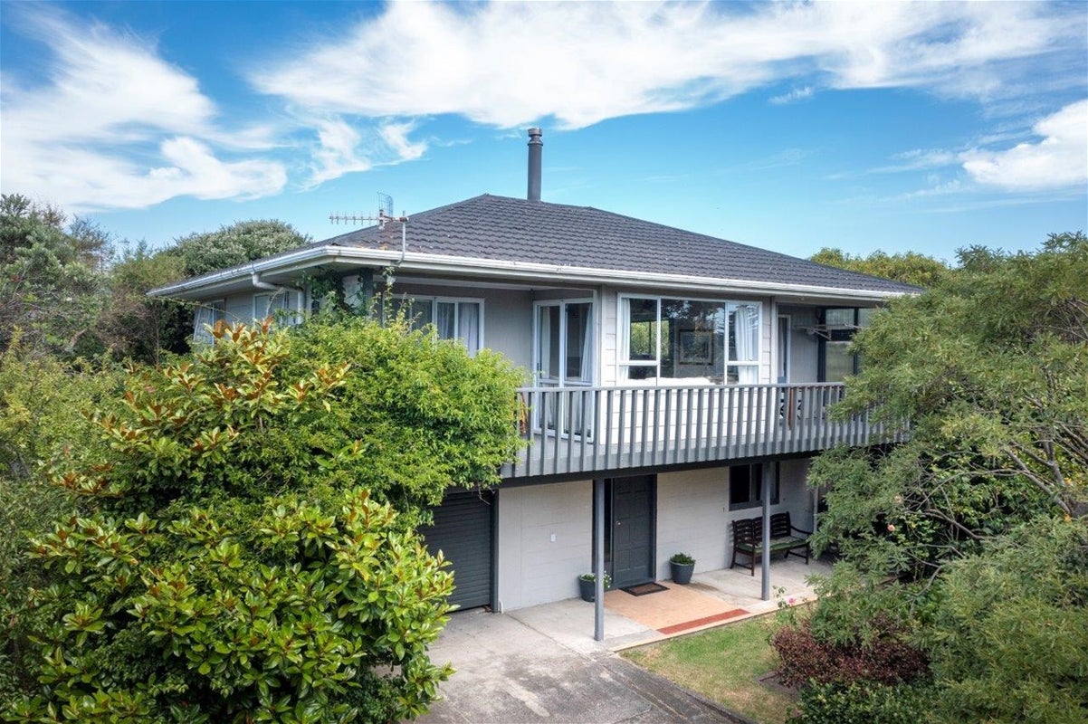 28 Field Way, Waikanae Beach, Waikanae - Carousel 1