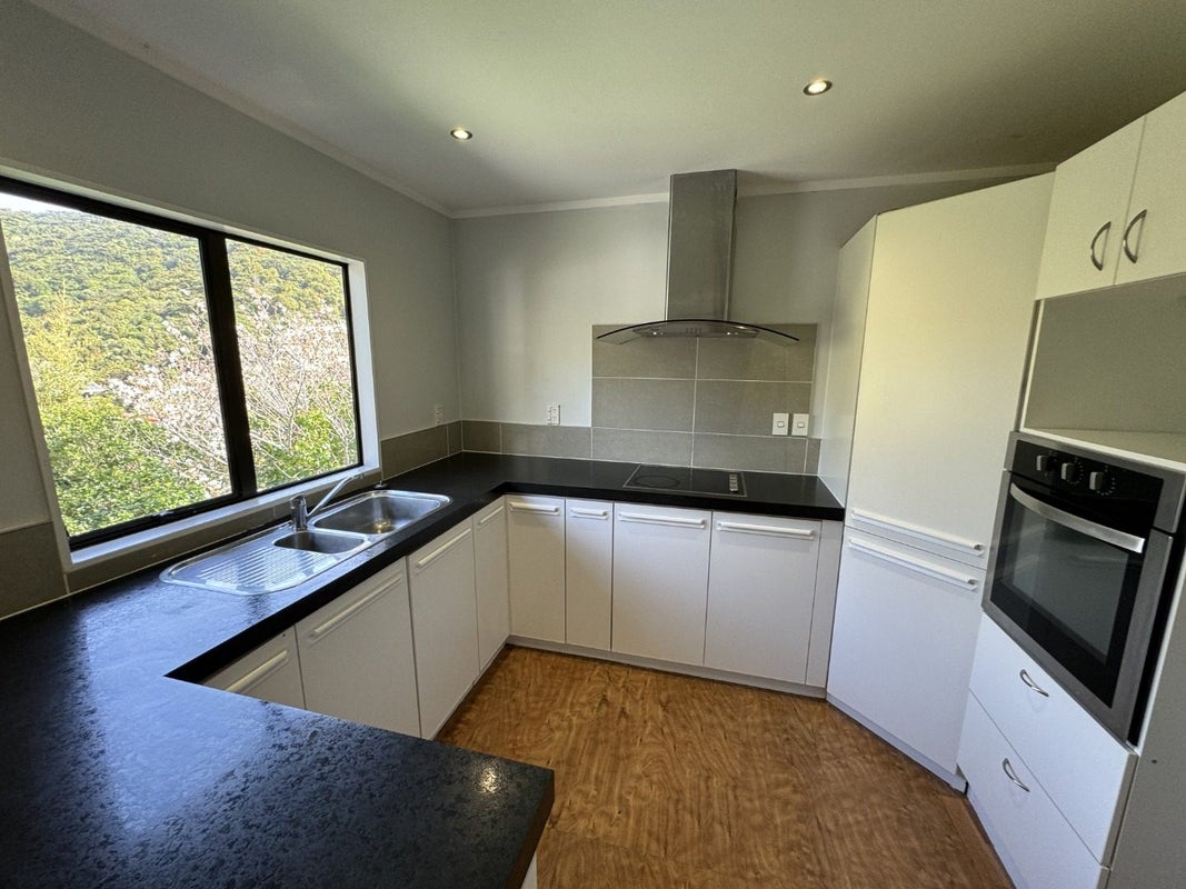 80 Hazlewood Avenue, Karori, Wellington - Carousel 2