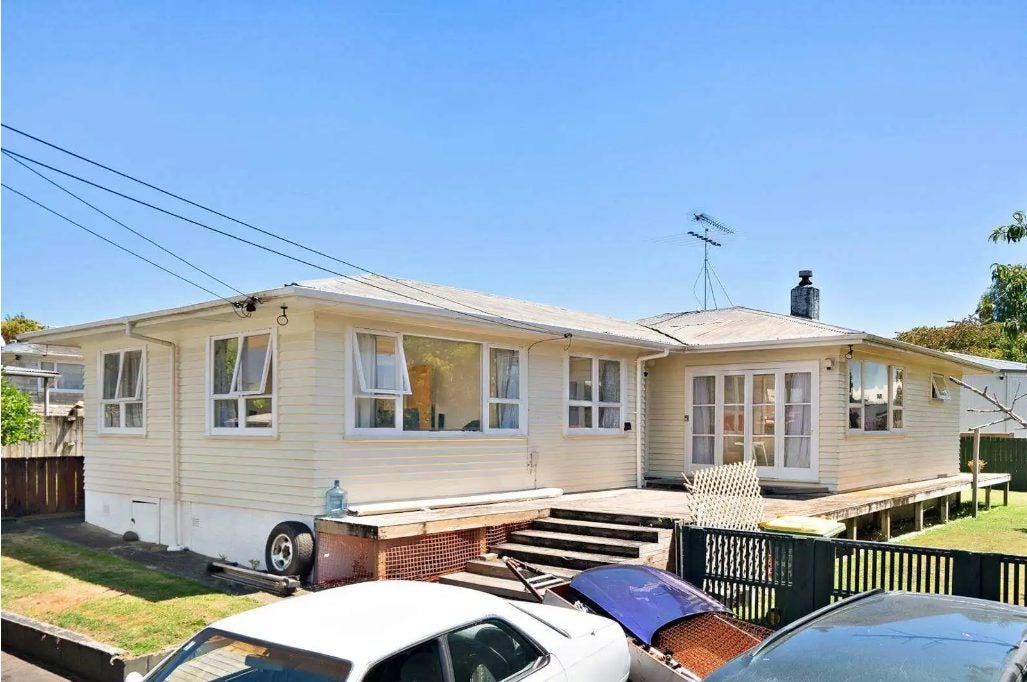 6 Dreadon Road, Manurewa, Auckland - Carousel 1