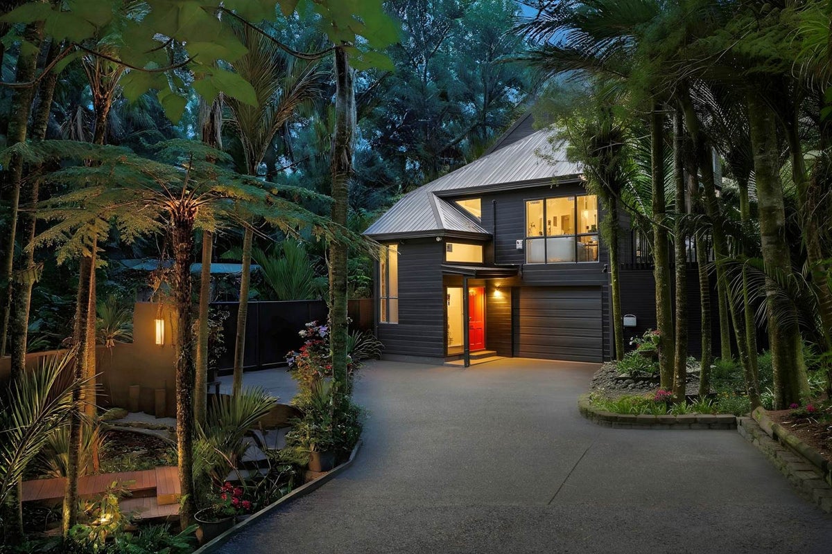 38 Mahoe Road, Titirangi, Auckland - Carousel 2