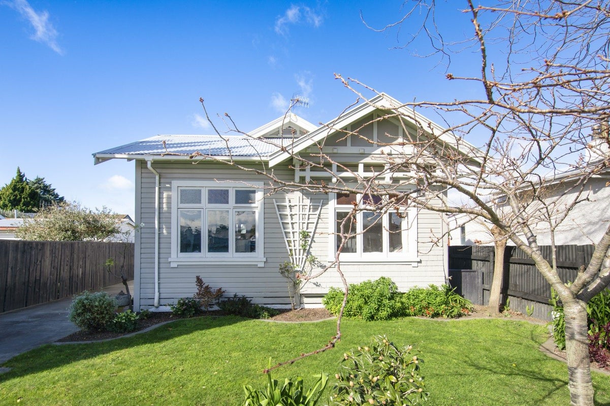 1 Campaign Street, Napier South, Napier - Carousel 1