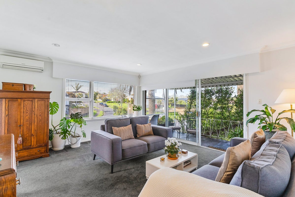 1/15 Meadway, Sunnyhills, Auckland - Carousel 2