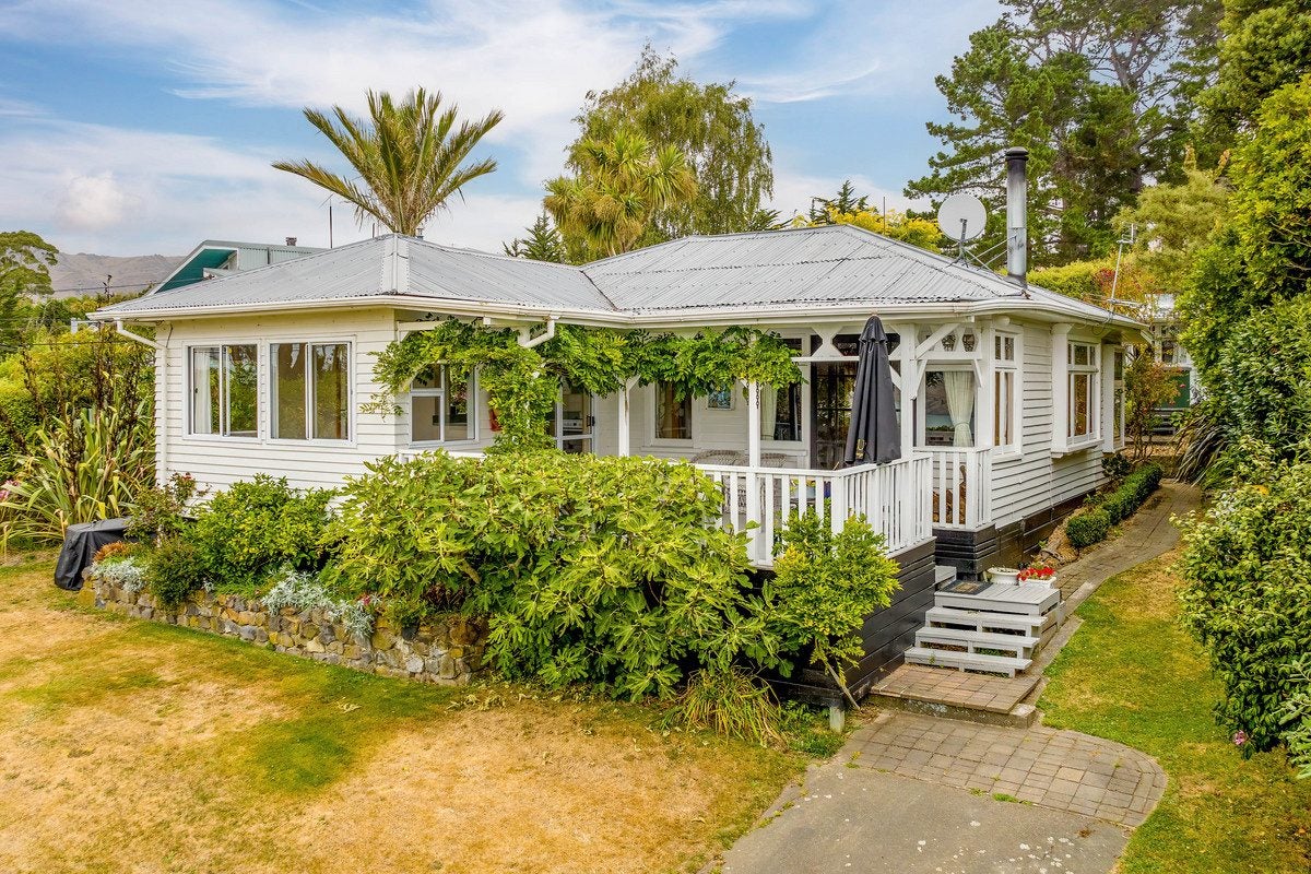 68 Marine Drive, Diamond Harbour, Lyttelton - Carousel 1