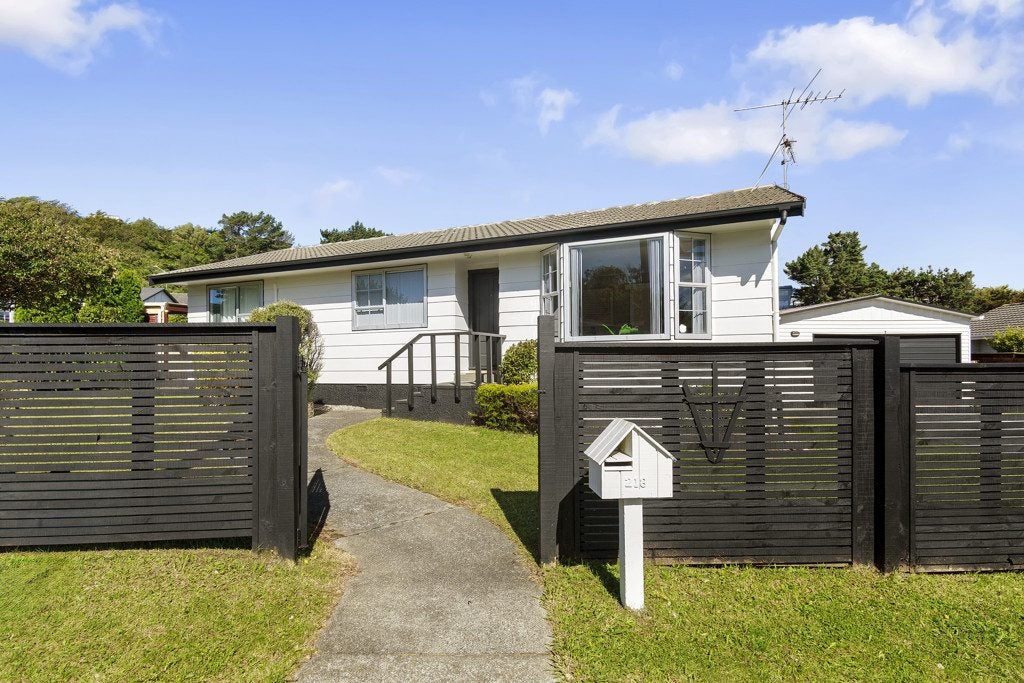 218 Major Drive, Kelson, Lower Hutt - Carousel 1
