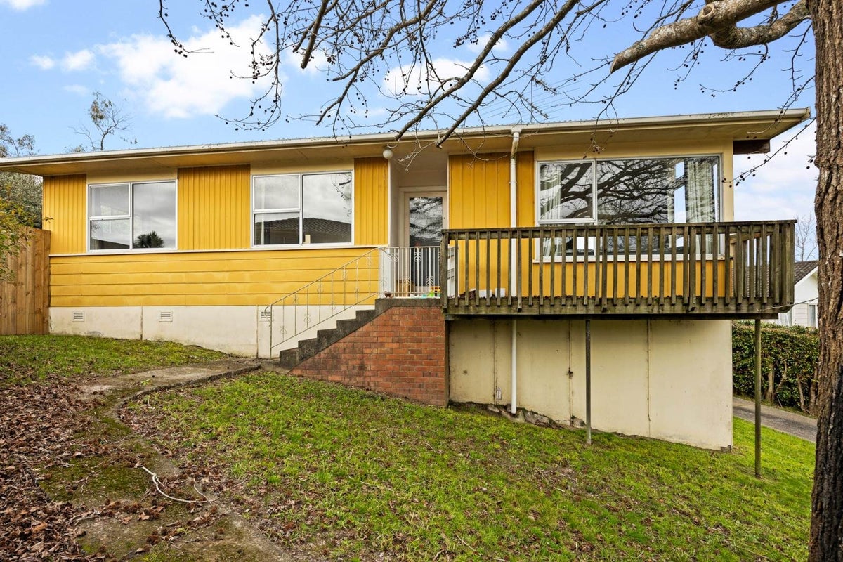 38 Vina Place, Massey, Auckland - Carousel 1