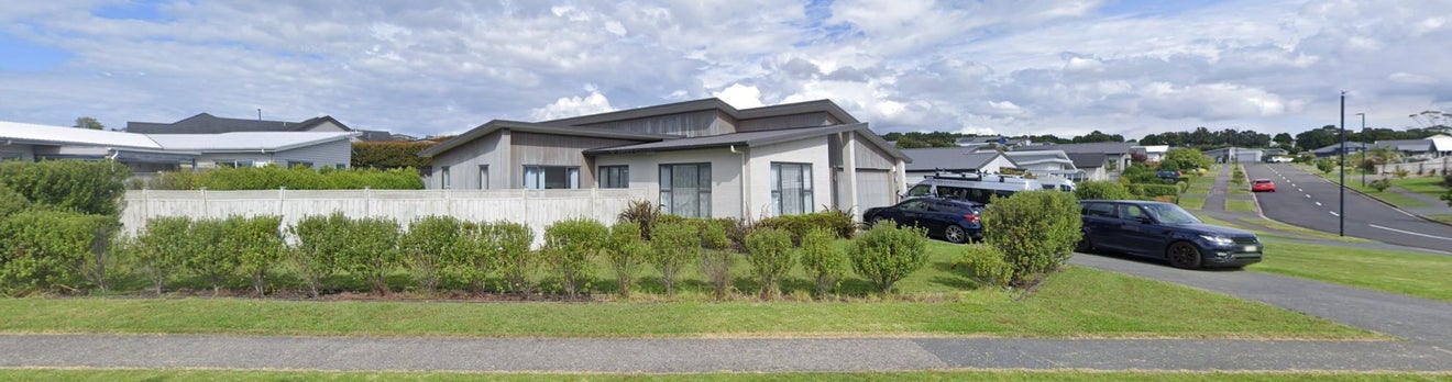 25 Kahawairahi Drive, Beachlands, Auckland - Carousel 1