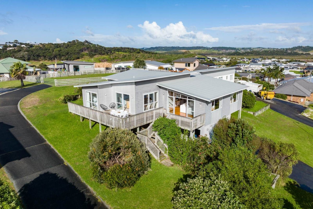 9 Marram Place, Mangawhai Heads, Mangawhai - Carousel 1