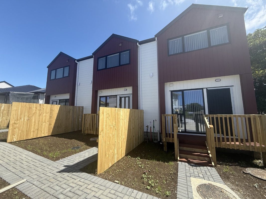 32A Cape Road, Mangere, Auckland - Carousel 1