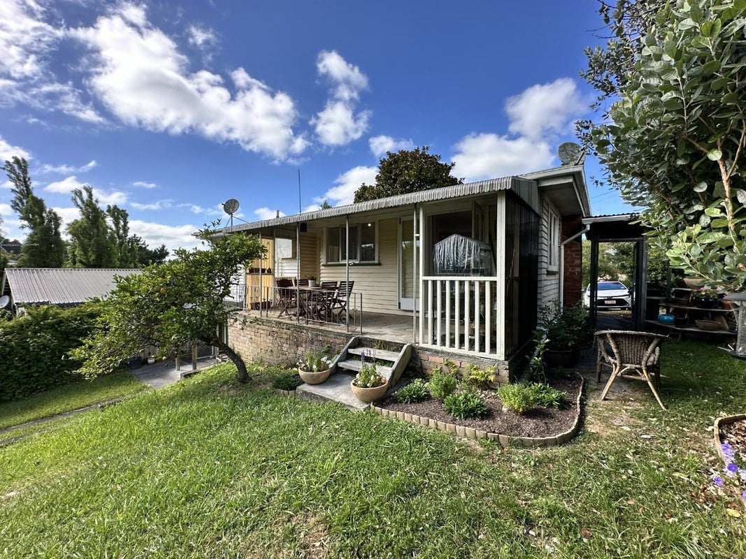132 Triangle Road, Massey, Auckland - Carousel 1