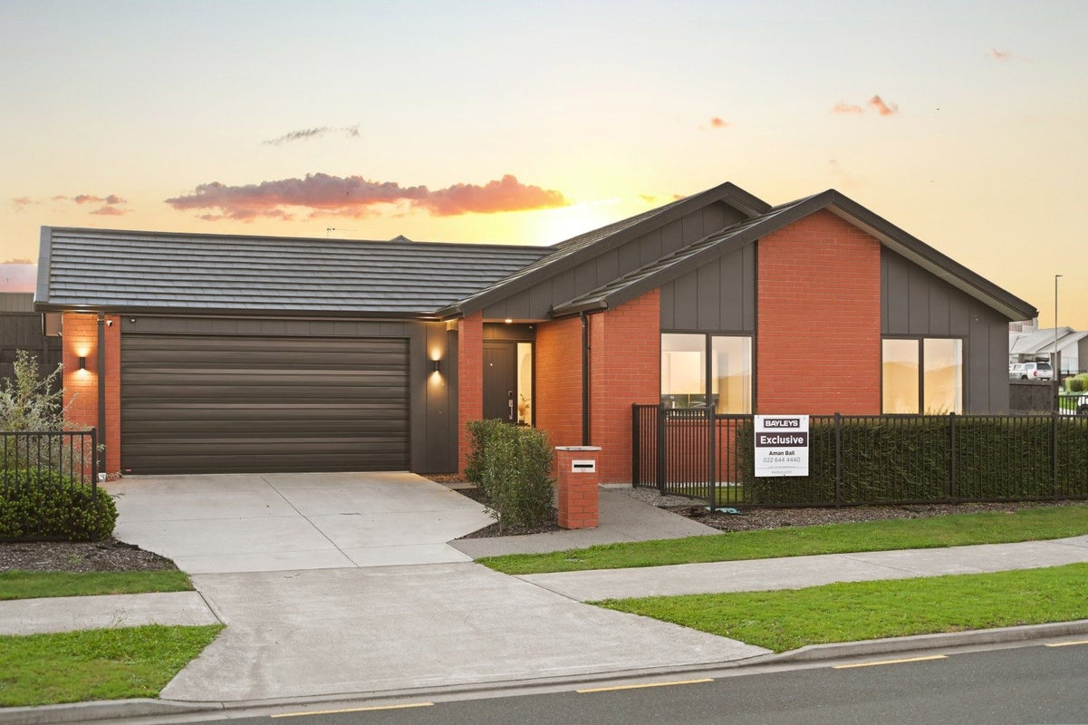 15 Timatanga Road, Temple View, Hamilton - Carousel 2