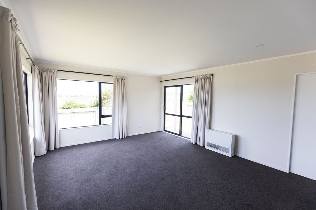 21 Logan Way, Kelvin Grove, Palmerston North - Carousel 2