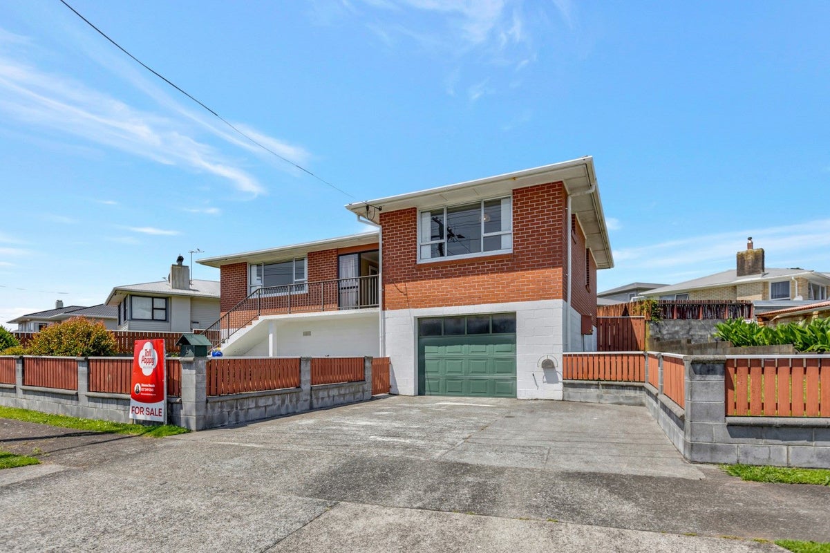 6 Rospeath Crescent, Spotswood, New Plymouth - Carousel 2